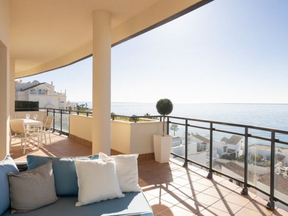 Estepona – 3B Penthouse – Sea views -Rooftop Pool