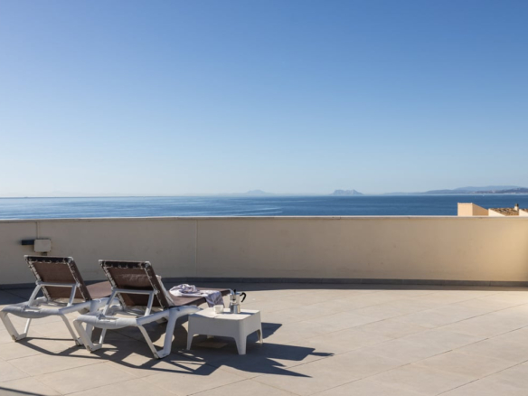 Estepona – 3B Penthouse – Sea views -Rooftop Pool