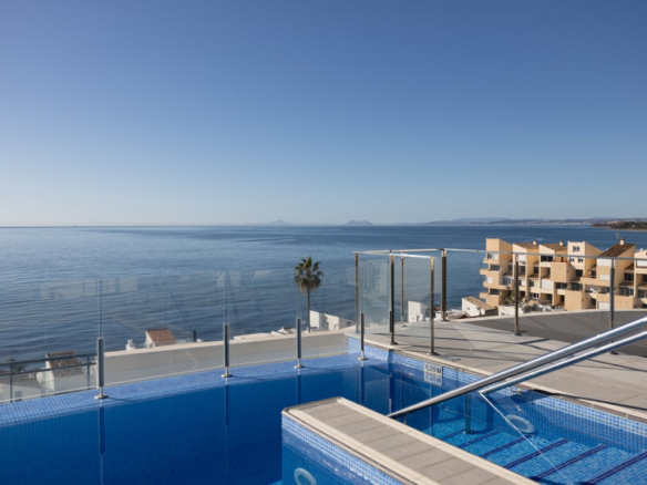 Estepona – 3B Penthouse – Sea views -Rooftop Pool