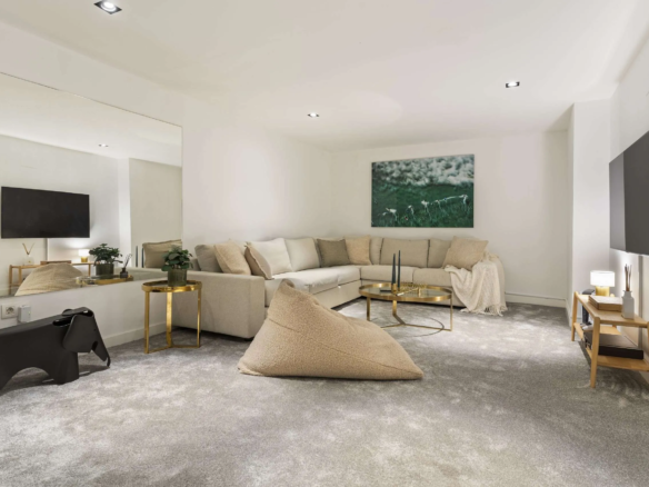 For Sale -Nueva Andalucia – Modern 5B Villa – Central – Turnkey