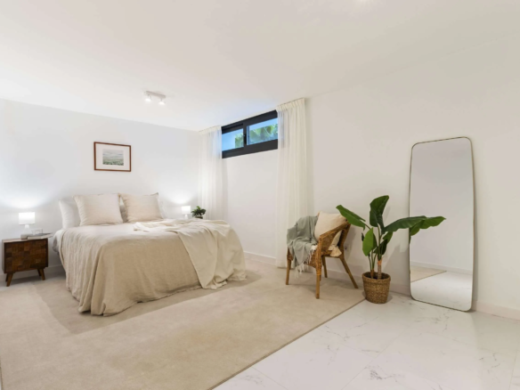 For Sale -Nueva Andalucia – Modern 5B Villa – Central – Turnkey