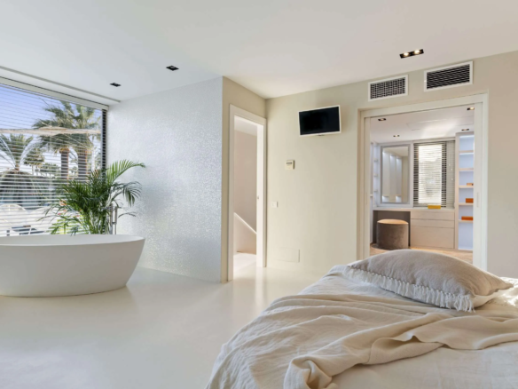For Sale -Nueva Andalucia – Modern 5B Villa – Central – Turnkey