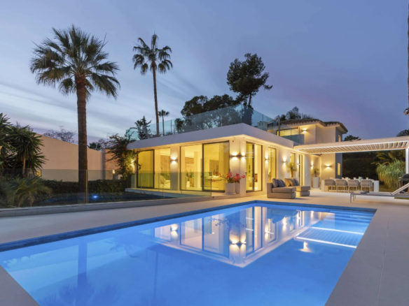 For Sale -Nueva Andalucia – Modern 5B Villa – Central – Turnkey