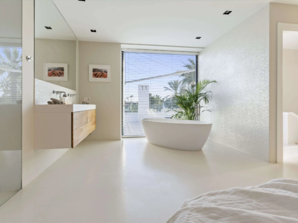 For Sale -Nueva Andalucia – Modern 5B Villa – Central – Turnkey