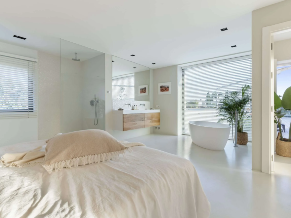 For Sale -Nueva Andalucia – Modern 5B Villa – Central – Turnkey