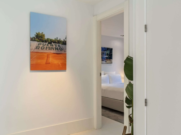 For Sale -Nueva Andalucia – Modern 5B Villa – Central – Turnkey