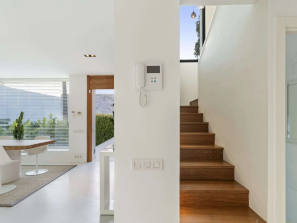 For Sale -Nueva Andalucia – Modern 5B Villa – Central – Turnkey