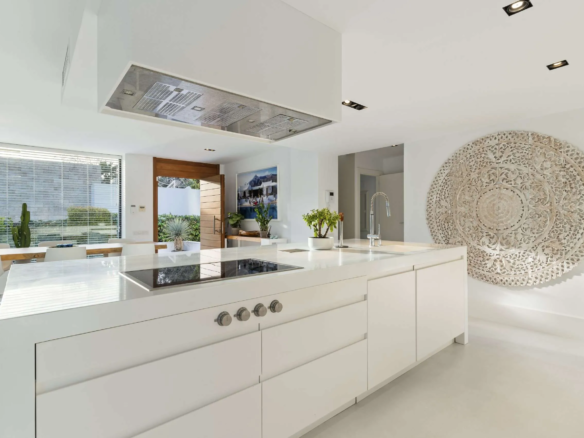 For Sale -Nueva Andalucia – Modern 5B Villa – Central – Turnkey