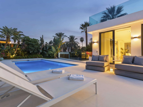 For Sale -Nueva Andalucia – Modern 5B Villa – Central – Turnkey