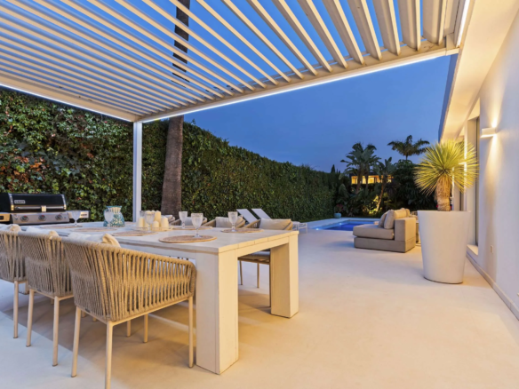 For Sale -Nueva Andalucia – Modern 5B Villa – Central – Turnkey