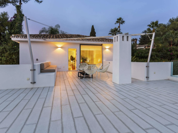 For Sale -Nueva Andalucia – Modern 5B Villa – Central – Turnkey