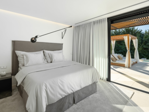 Nueva Andalucia – Modern 5B Villa -Turnkey