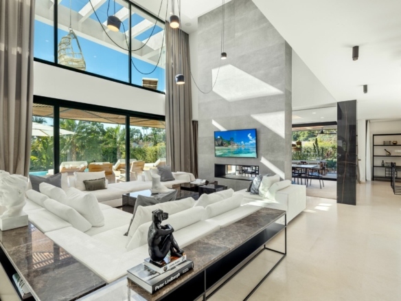 Nueva Andalucia – Modern 5B Villa -Turnkey
