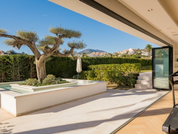 Reduced – For sale – Nueva Andalucía – 7B Villa 🏡 – 1st Line Golf -Turnkey