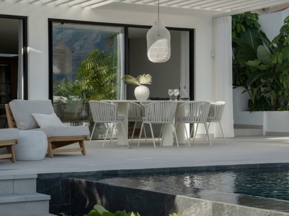 🏡 For Sale | Renovated Scandinavian Style Villa in Puerto Banús, Marbella 🌴
