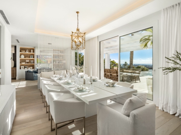 SOLD: Exclusive Retreat in La Cerquilla, Nueva Andalucia 🌅🏡🌺 Sea Views – Turnkey