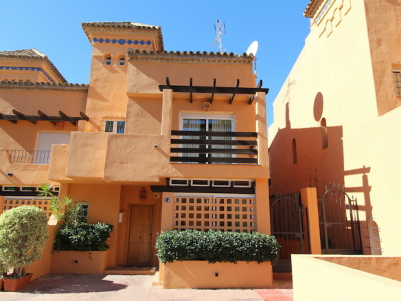🏡 Luxury Bungalow in Puerto Banús for Long-Term Rent