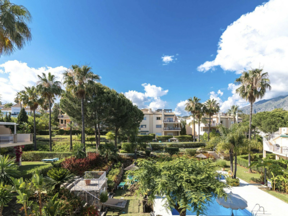 Nueva Andalucía, Marbella 🌴 3B Garden Apartment for sale
