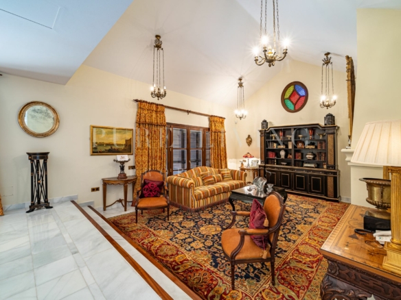 🏡 MEDITERRANEAN VILLA FOR SALE WITH LOTS OF CHARM NEAR  PUERTO BANUS