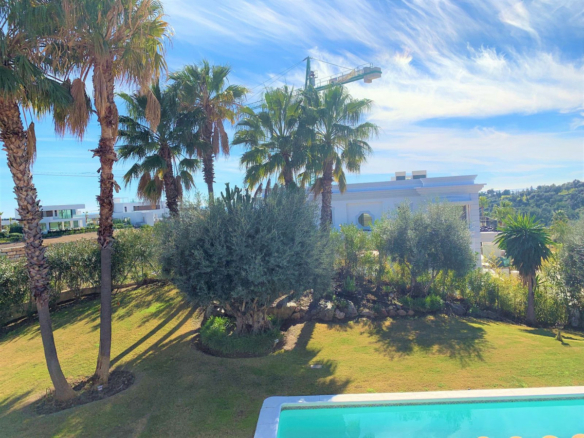 For rent 7-Bedroom Villa with  Views in Benahavís