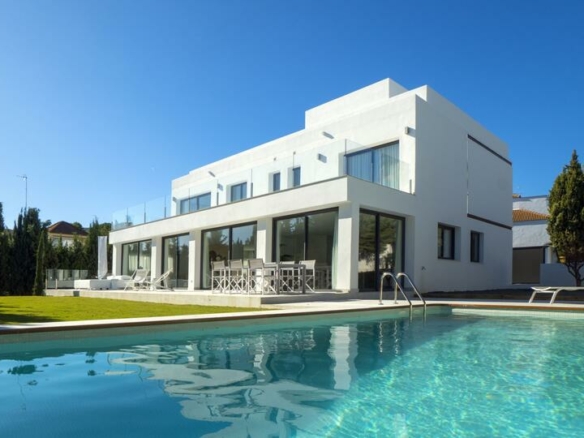 🏡 For Sale | Spectacular Renovated Villa in Nueva Andalucía