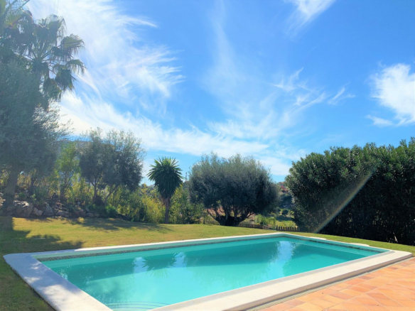 For rent 7-Bedroom Villa with  Views in Benahavís
