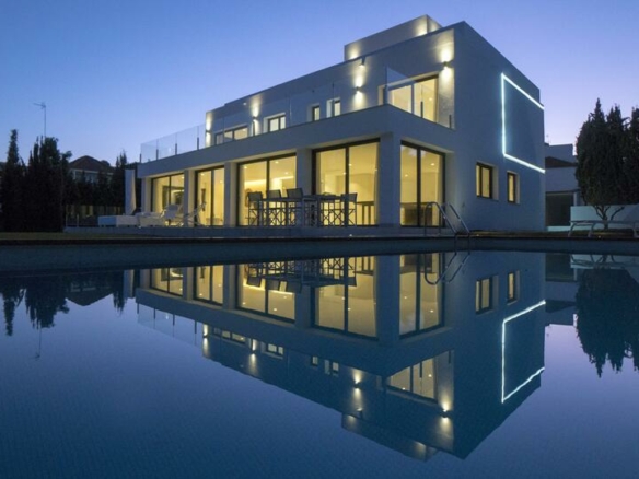 🏡 For Sale | Spectacular Renovated Villa in Nueva Andalucía