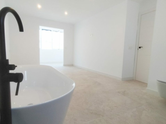 For Sale – Marbella town – 4B Penthouse – Sea Views  – Turnkey