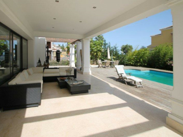 For  Rent 🏡 Luxurious  5B Villa on The Golden Mile 🏡  Gated – Near Beach