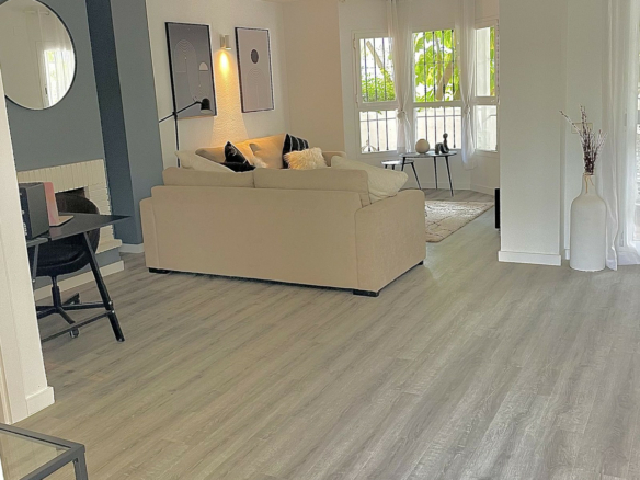🏡 BEAUTIFULLY REFURBISHED 3-BED, 2-BATH GROUND FLOOR APARTMENT IN LOS NARANJOS, NUEVA ANDALUCÍA 🌅