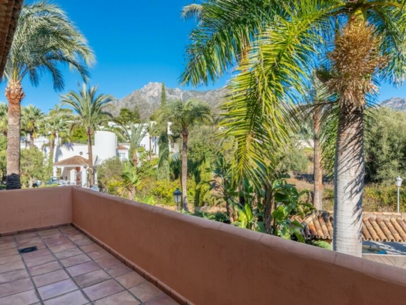 For Sale – Golden Mile – 5 Bed Mansion 🏡 – Beautiful Area 🌳 – Near Facilities 🏙️