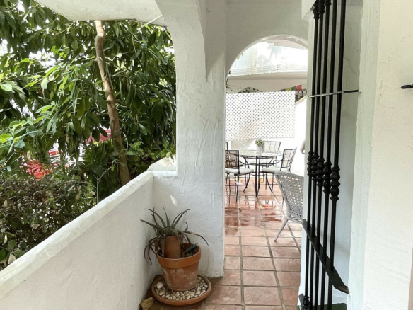 🏡 BEAUTIFULLY REFURBISHED 3-BED, 2-BATH GROUND FLOOR APARTMENT IN LOS NARANJOS, NUEVA ANDALUCÍA 🌅