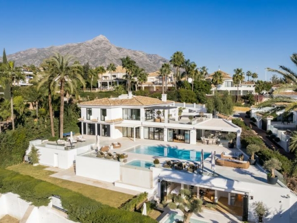 Reduced – For sale – Nueva Andalucía – 7B Villa 🏡 – 1st Line Golf -Turnkey