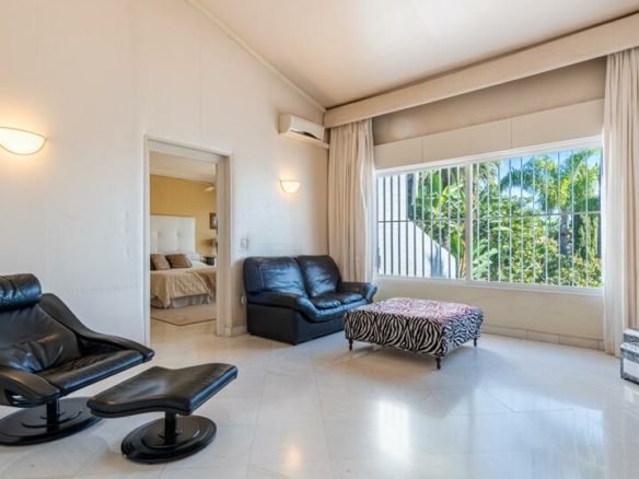 🏡 For Sale | Opportunity: Villa in Río Real Golf 🌅
