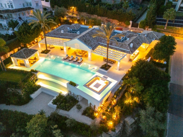 SOLD: Exclusive Retreat in La Cerquilla, Nueva Andalucia 🌅🏡🌺 Sea Views – Turnkey