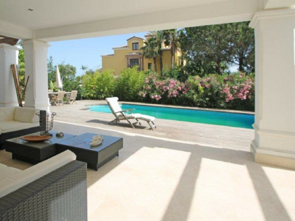 For  Rent 🏡 Luxurious  5B Villa on The Golden Mile 🏡  Gated – Near Beach
