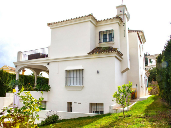 🏡 Luxury Villa for Long-Term Rent in Nueva Andalucía