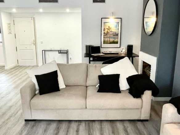 🏡 BEAUTIFULLY REFURBISHED 3-BED, 2-BATH GROUND FLOOR APARTMENT IN LOS NARANJOS, NUEVA ANDALUCÍA 🌅