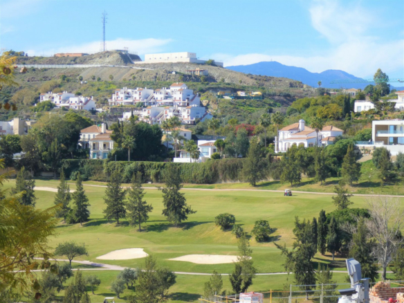 For rent 7-Bedroom Villa with  Views in Benahavís