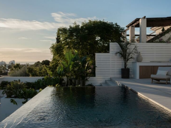 🏡 For Sale | Renovated Scandinavian Style Villa in Puerto Banús, Marbella 🌴