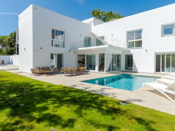 🏡 For Sale | Renovated Villa in Nueva Andalucía with Rental Potential 🌟