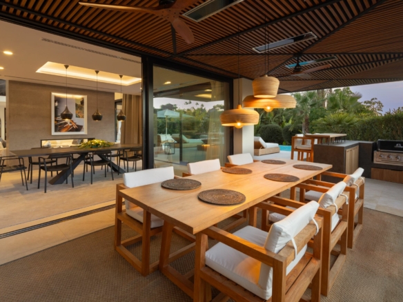 Nueva Andalucia – Modern 5B Villa -Turnkey