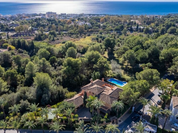 For Sale – Golden Mile – 5 Bed Mansion 🏡 – Beautiful Area 🌳 – Near Facilities 🏙️