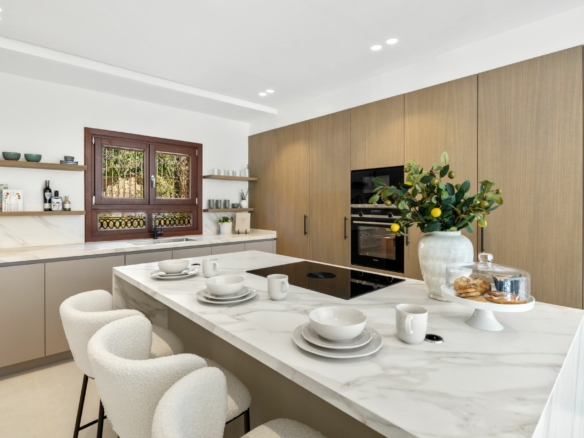Turnkey 5-Bedroom Mediterranean House on Marbella’s Golden Mile: A Luxurious Retreat