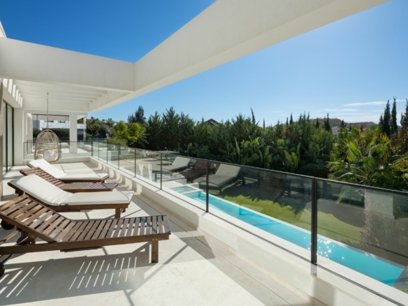 Nueva Andalucia – Modern 5B Villa -Turnkey