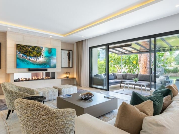 🌟 For Sale: Contemporary Beachside Villa on the Golden Mile! 🏡🌊