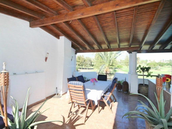 FOR SALE 🏡 CHARMING TOWNHOUSE ON THE FIRST LINE OF GOLF WITH SPECTACULAR VIEWS IN NUEVA ANDALUCÍA, MARBELLA 🌅