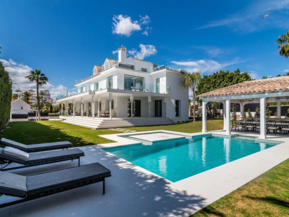 Reduced – For sale – Nueva Andalucía – 7B Villa 🏡 – 1st Line Golf -Turnkey