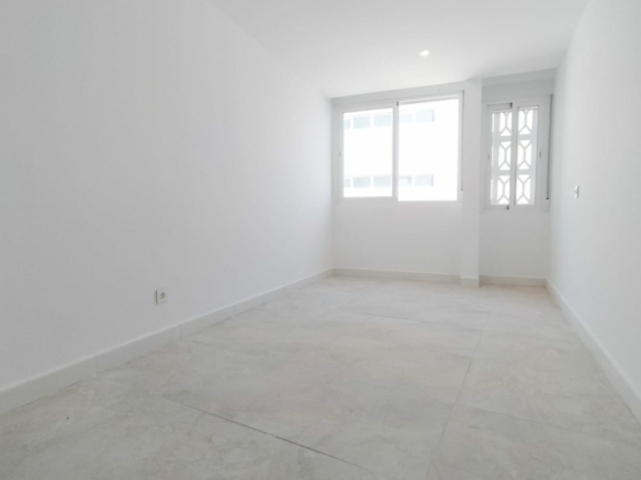 For Sale – Marbella town – 4B Penthouse – Sea Views  – Turnkey