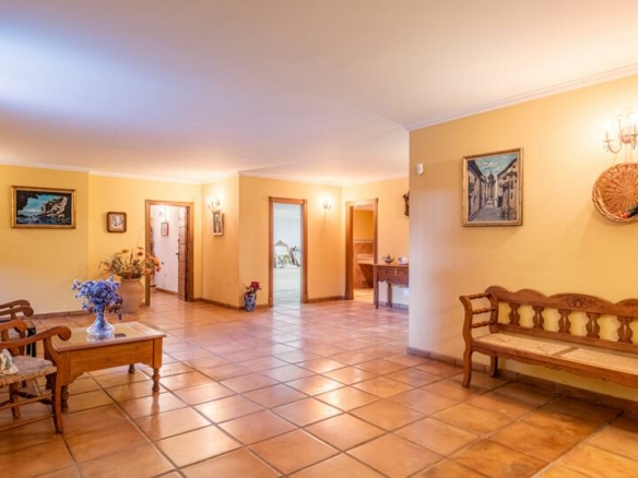 For Sale – Golden Mile – 5 Bed Mansion 🏡 – Beautiful Area 🌳 – Near Facilities 🏙️